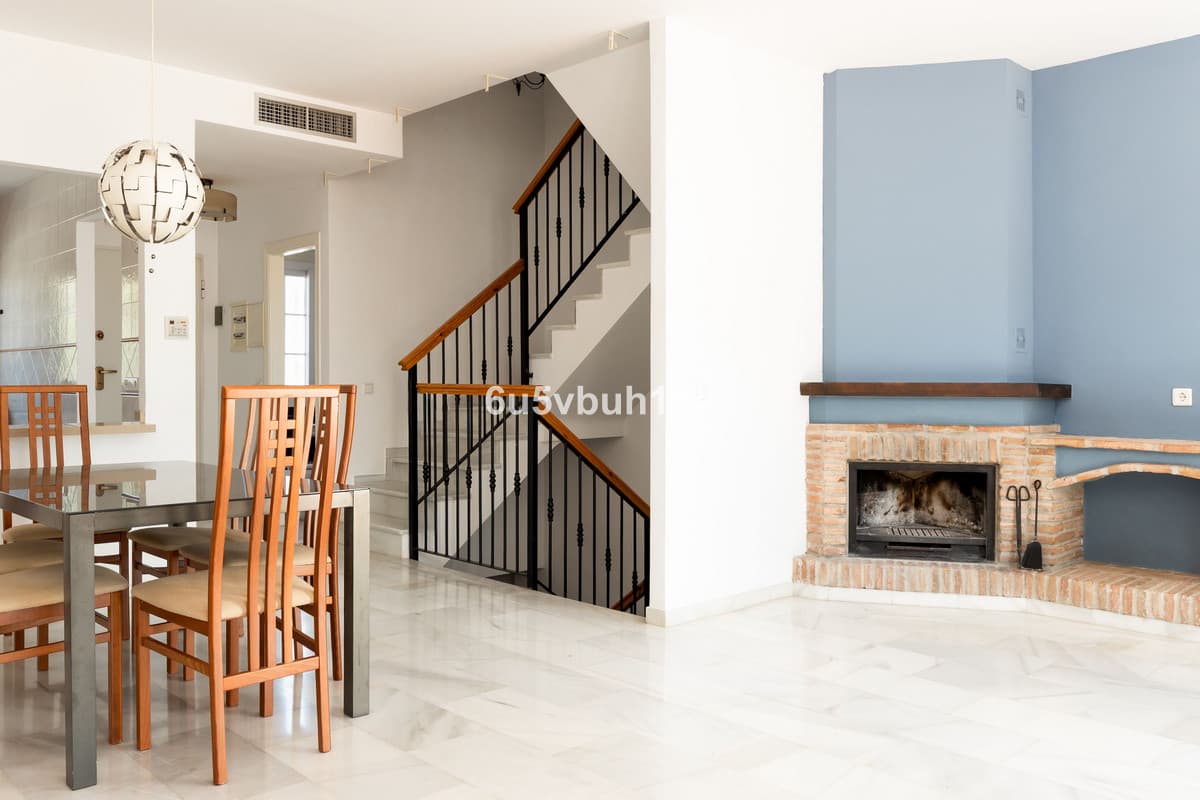 Townhouse in Alhaurín de la Torre — photo 6 of 10