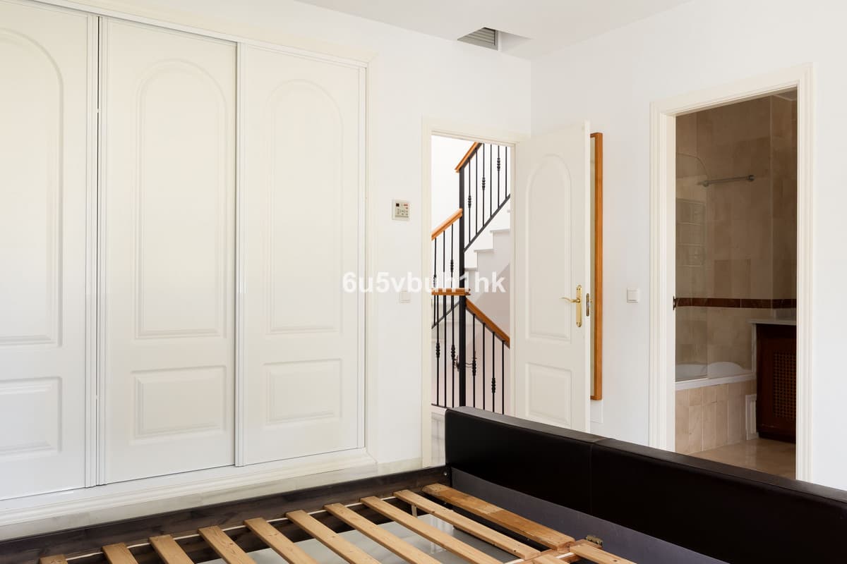 Townhouse in Alhaurín de la Torre — photo 9 of 10
