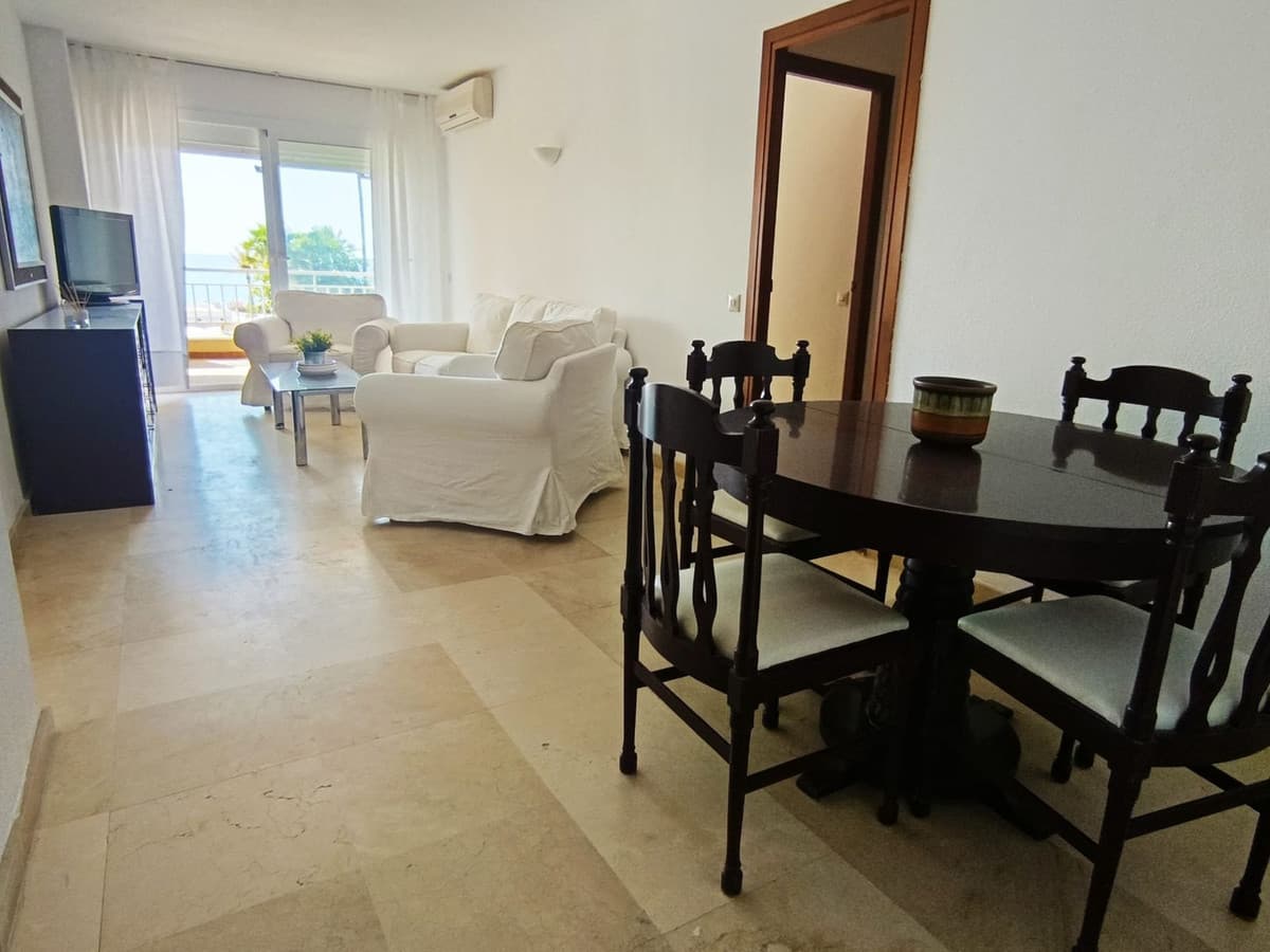 Middle Floor Apartment in Fuengirola — photo 2 of 10