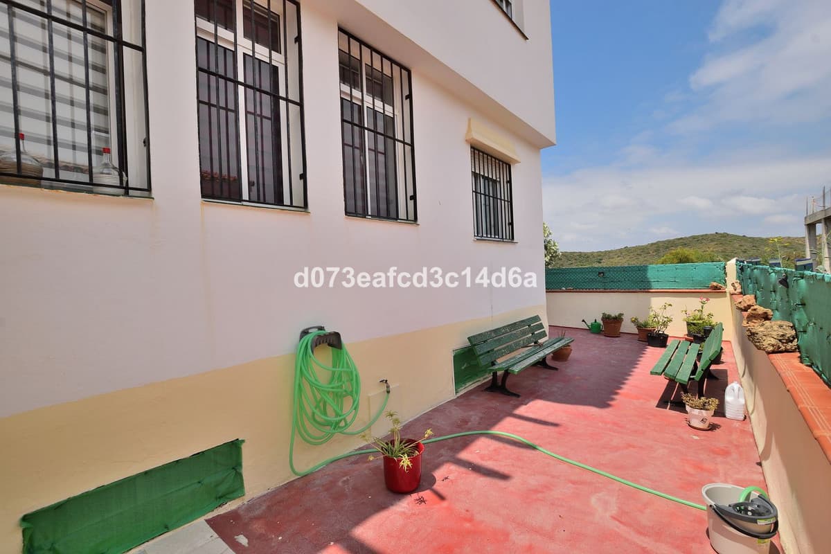 Semi-Detached House in San Luis de Sabinillas — photo 3 of 10
