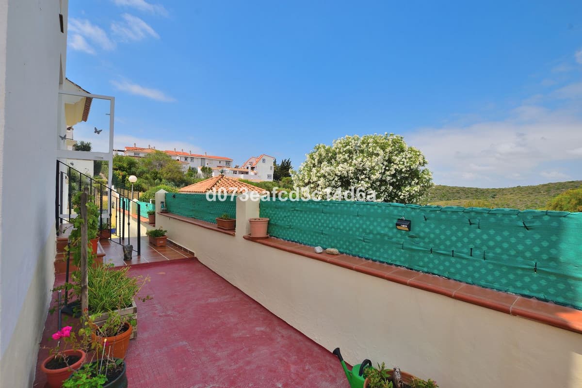 Semi-Detached House in San Luis de Sabinillas — photo 4 of 10