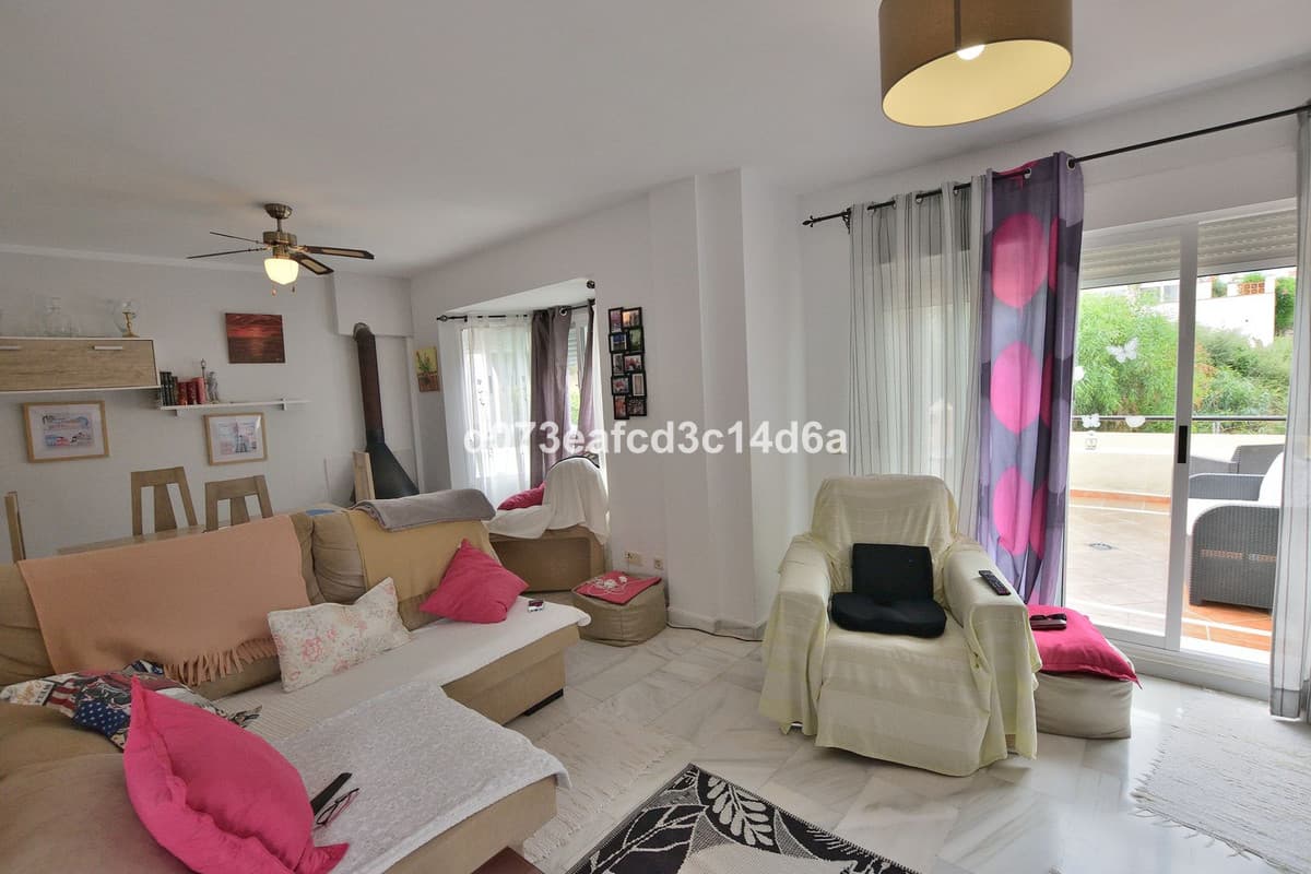 Semi-Detached House in San Luis de Sabinillas — photo 6 of 10