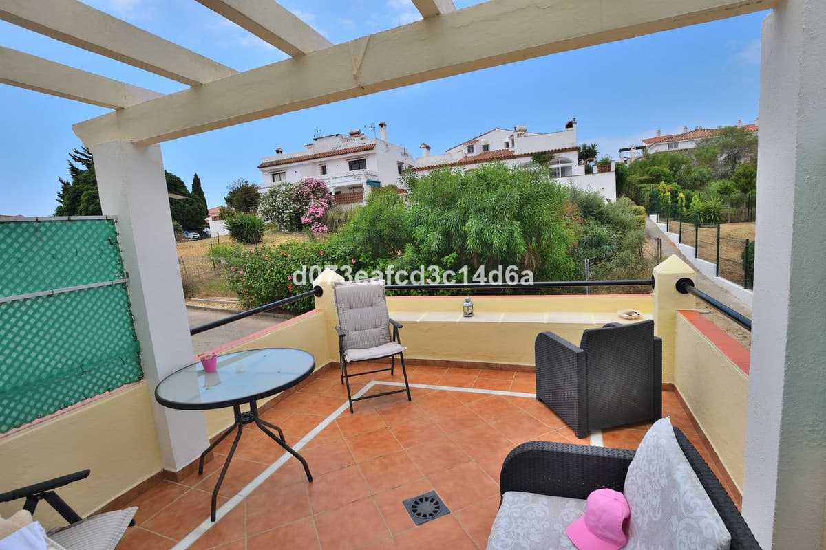 Semi-Detached House in San Luis de Sabinillas — photo 7 of 10