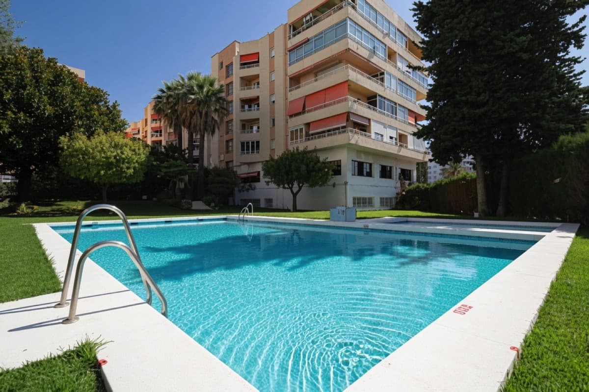 Middle Floor Apartment in Marbella — photo 1 of 10