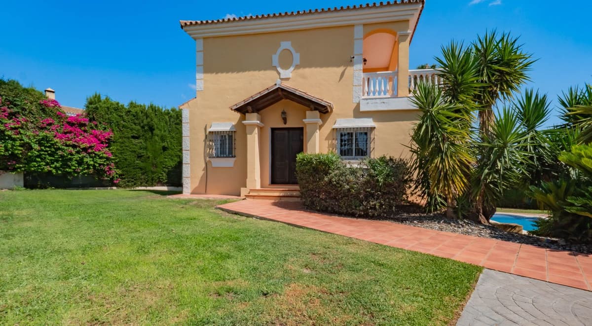 Detached Villa in Coín — photo 2 of 10