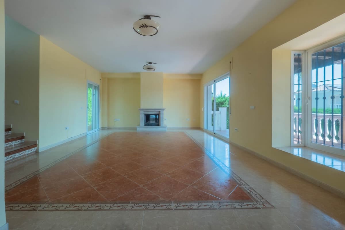 Detached Villa in Coín — photo 4 of 10