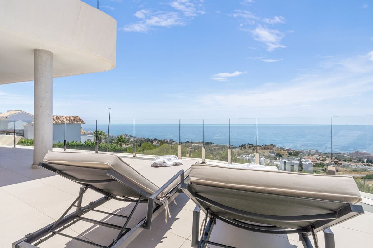 Middle Floor Apartment in Benalmadena — photo 2 of 10