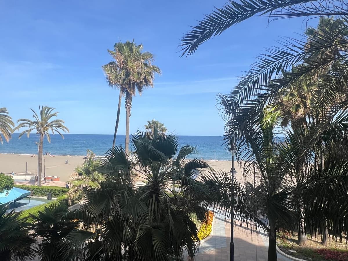 Middle Floor Apartment in Estepona — photo 3 of 10