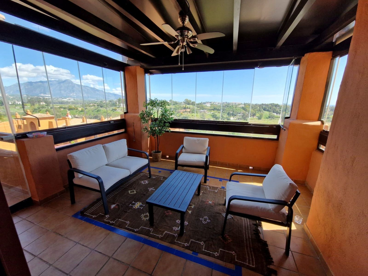 Middle Floor Apartment in Benahavís — photo 2 of 10