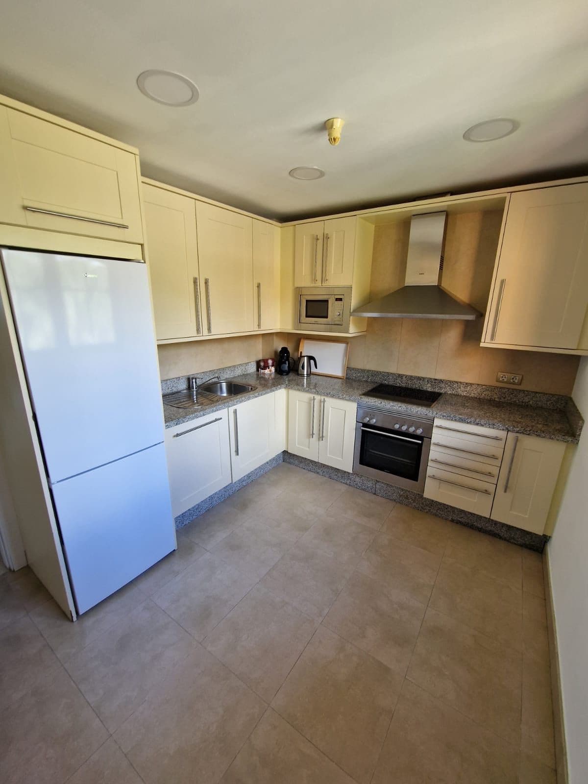 Middle Floor Apartment in Benahavís — photo 8 of 10