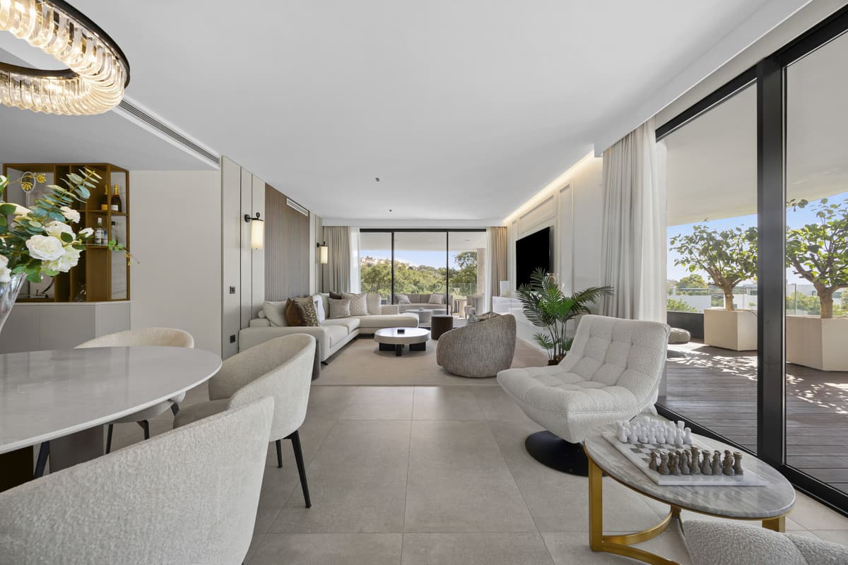 Middle Floor Apartment in Sotogrande — photo 2 of 10