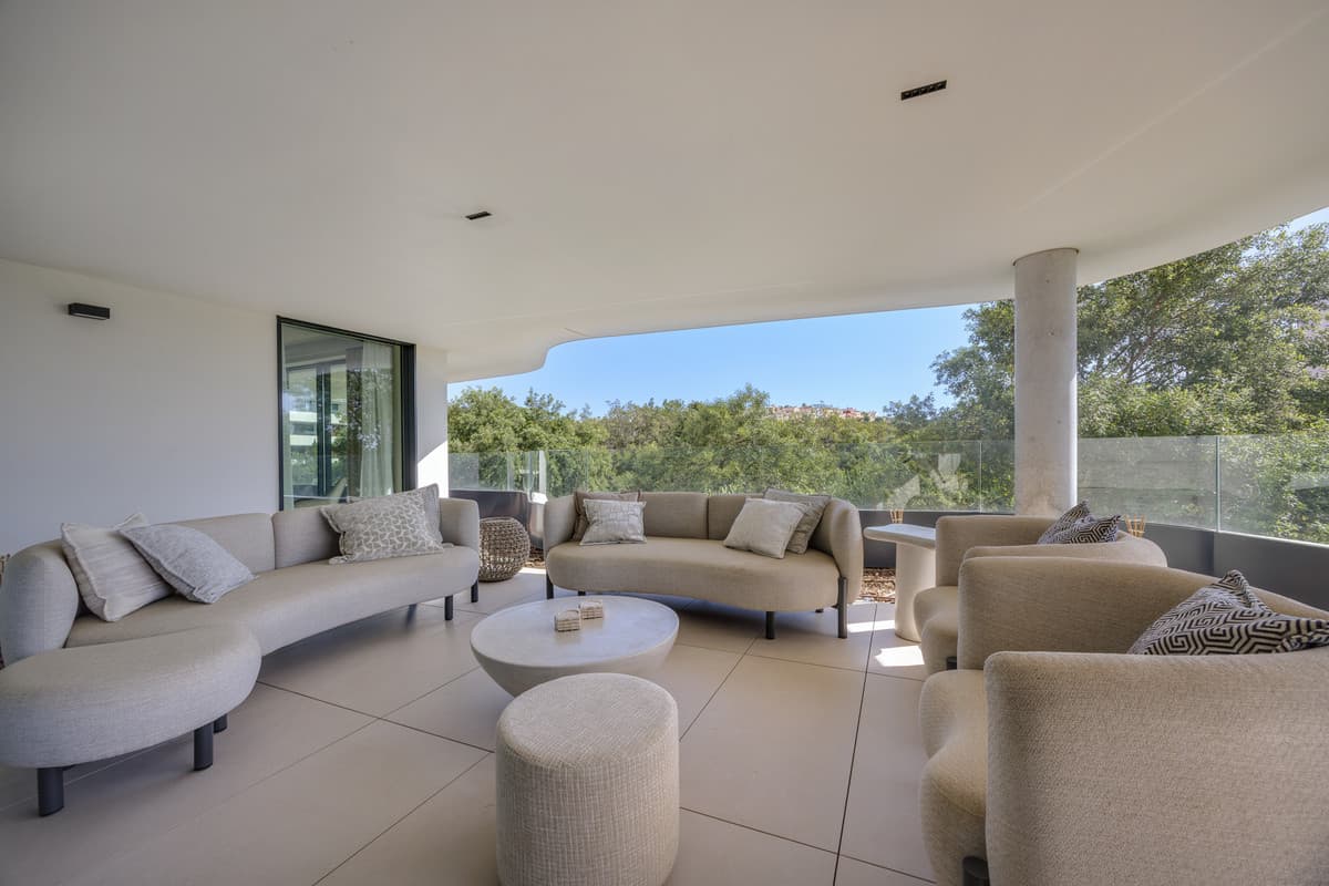 Middle Floor Apartment in Sotogrande — photo 3 of 10