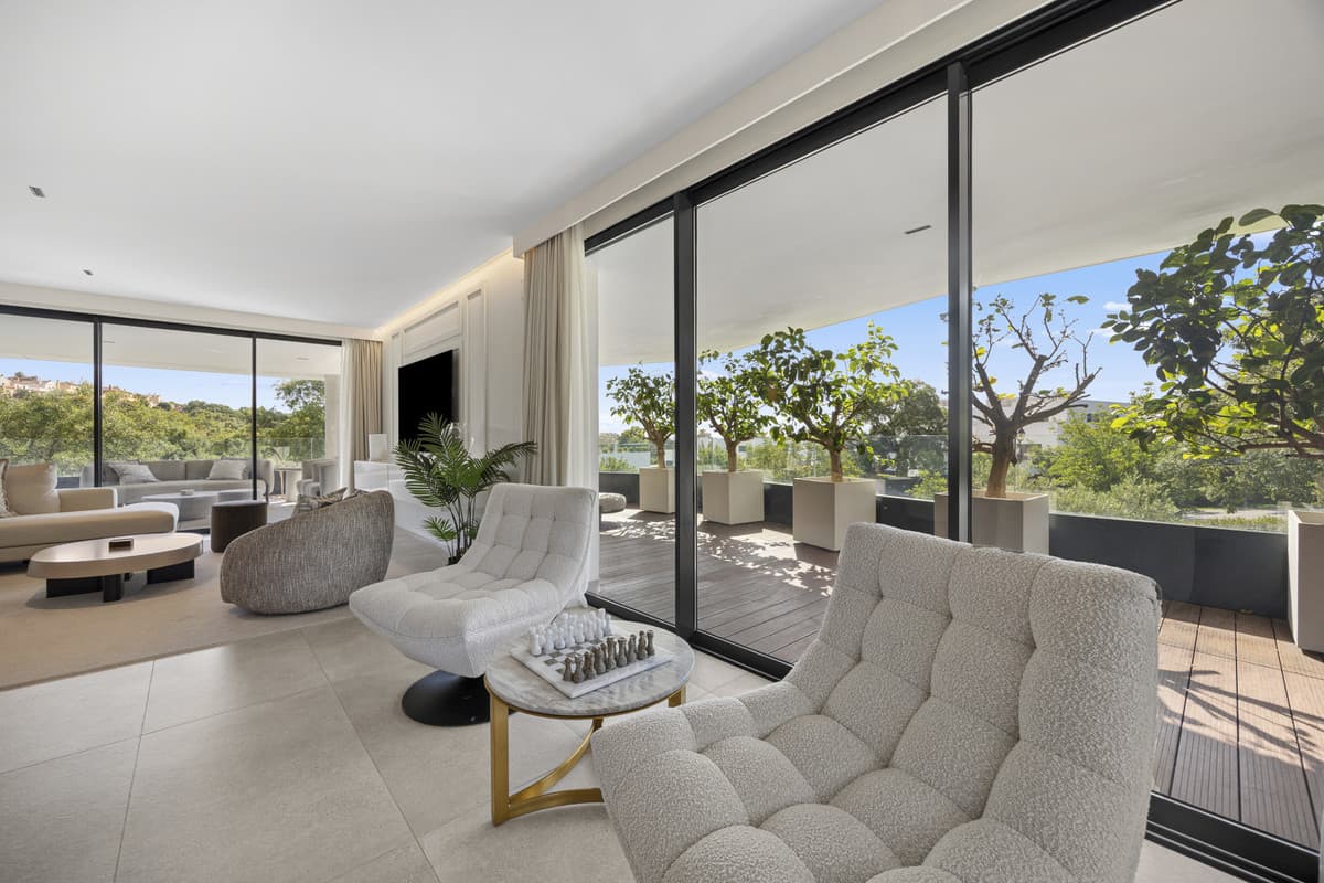 Middle Floor Apartment in Sotogrande — photo 4 of 10