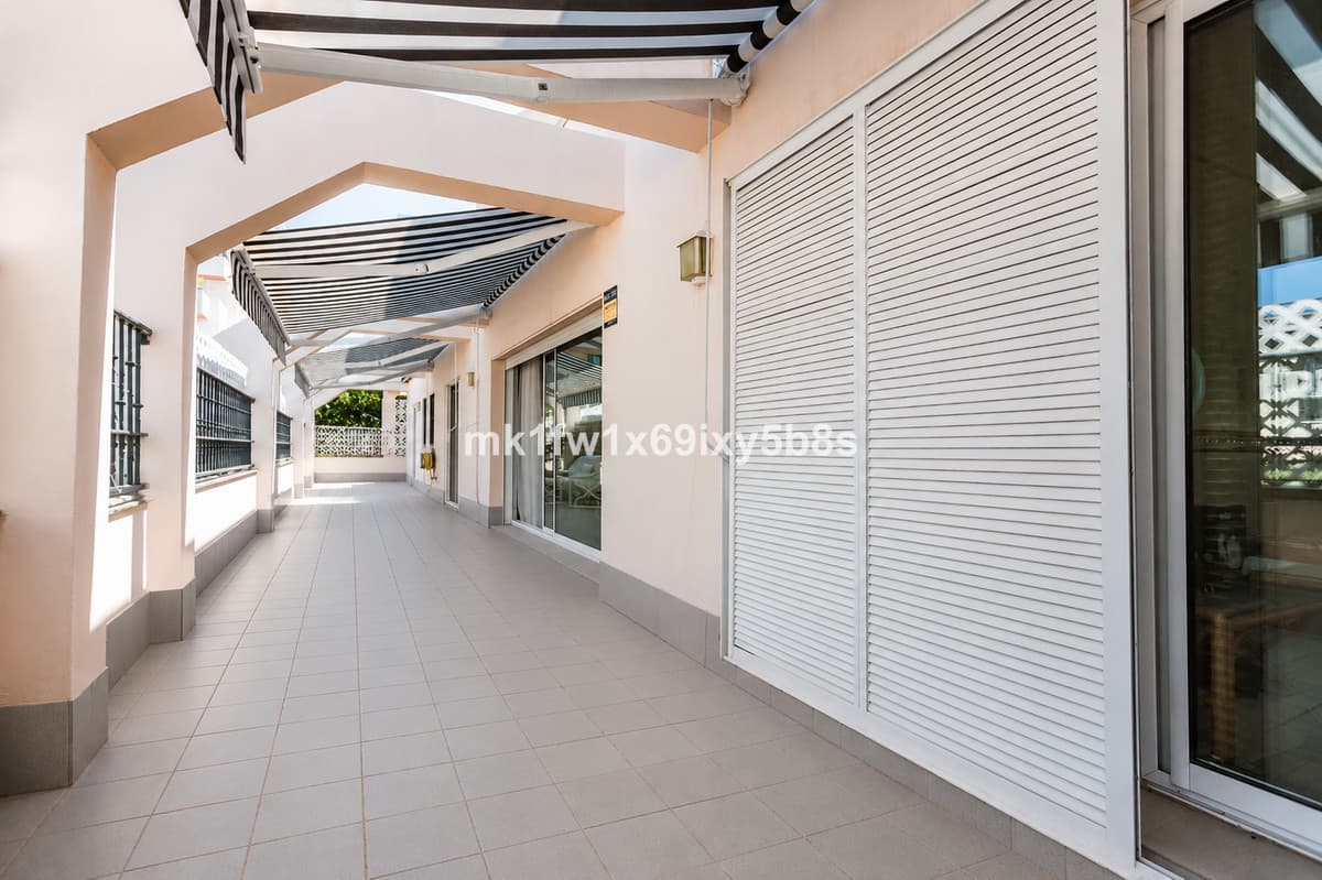 Middle Floor Apartment in Marbella — photo 2 of 10