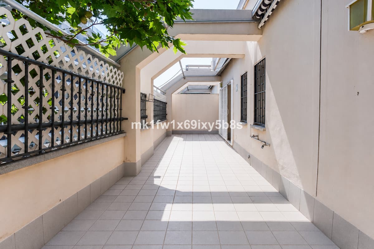 Middle Floor Apartment in Marbella — photo 4 of 10