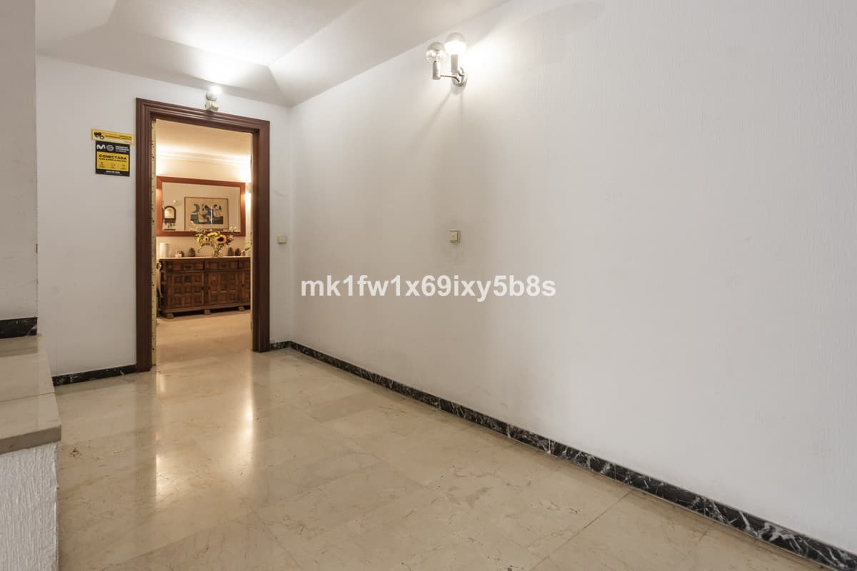 Middle Floor Apartment in Marbella — photo 6 of 10