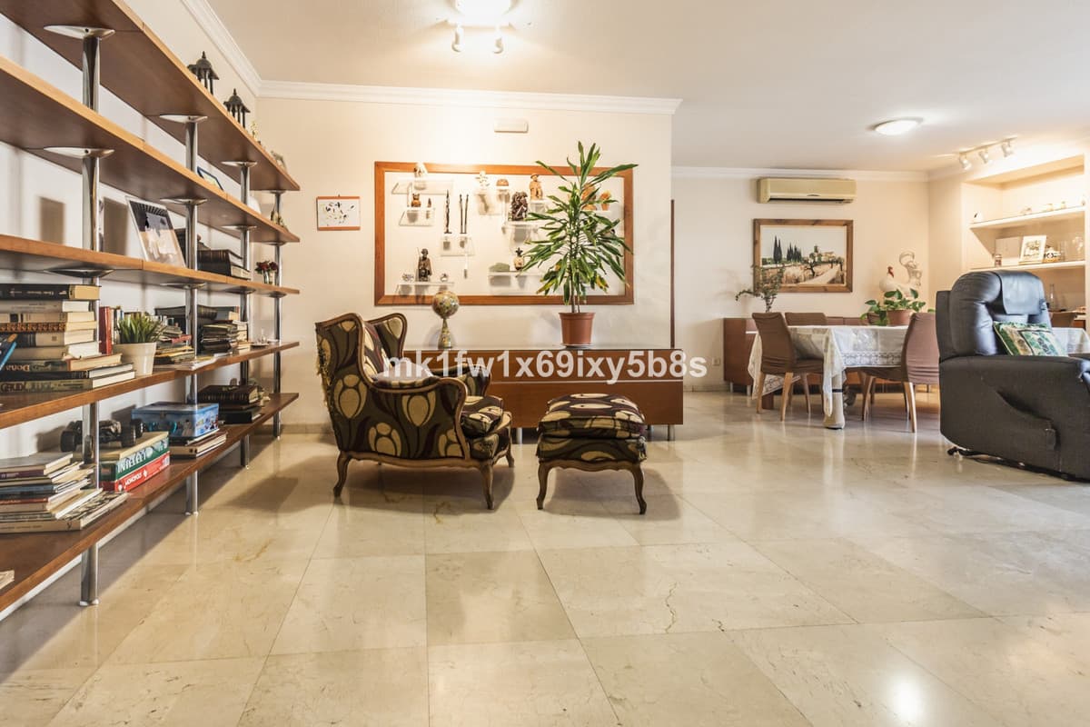 Middle Floor Apartment in Marbella — photo 9 of 10