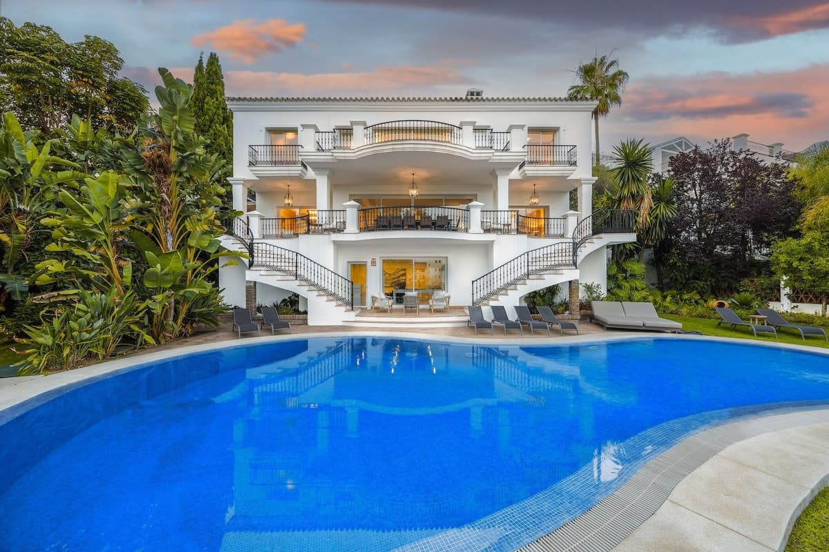 Detached Villa in Benahavís — photo 1 of 10