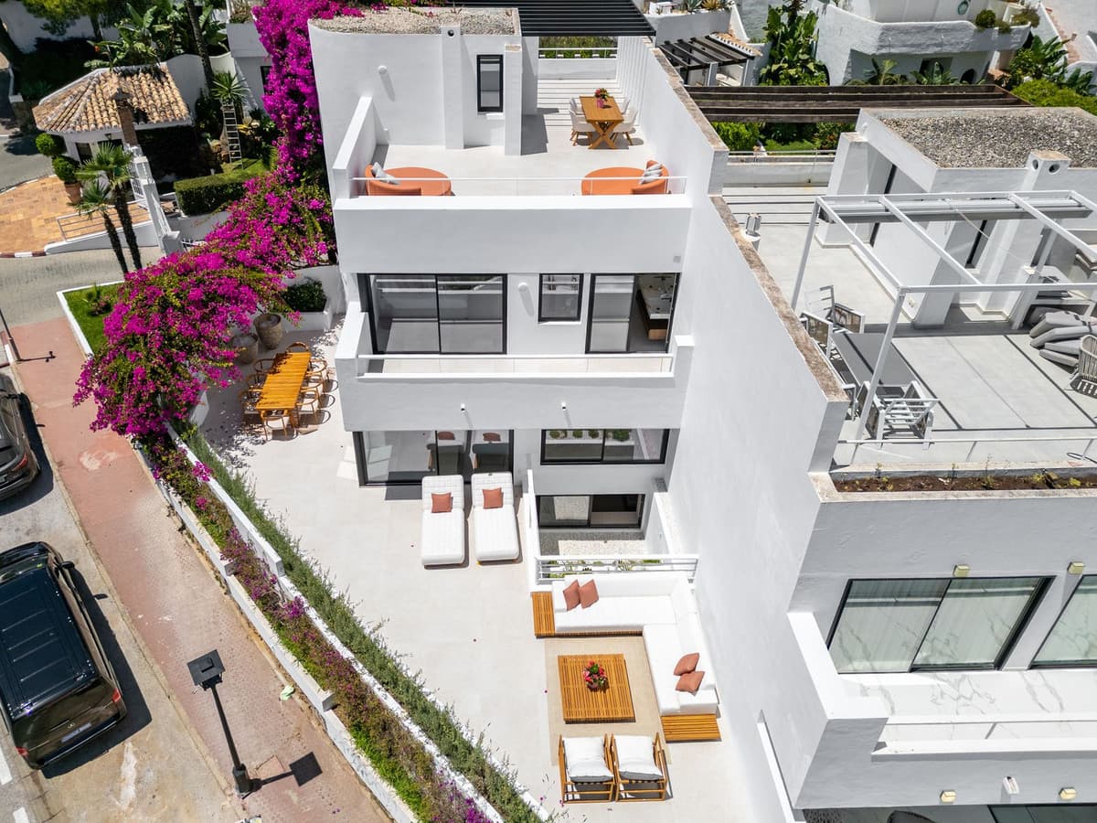 Townhouse in The Golden Mile — photo 1 of 10