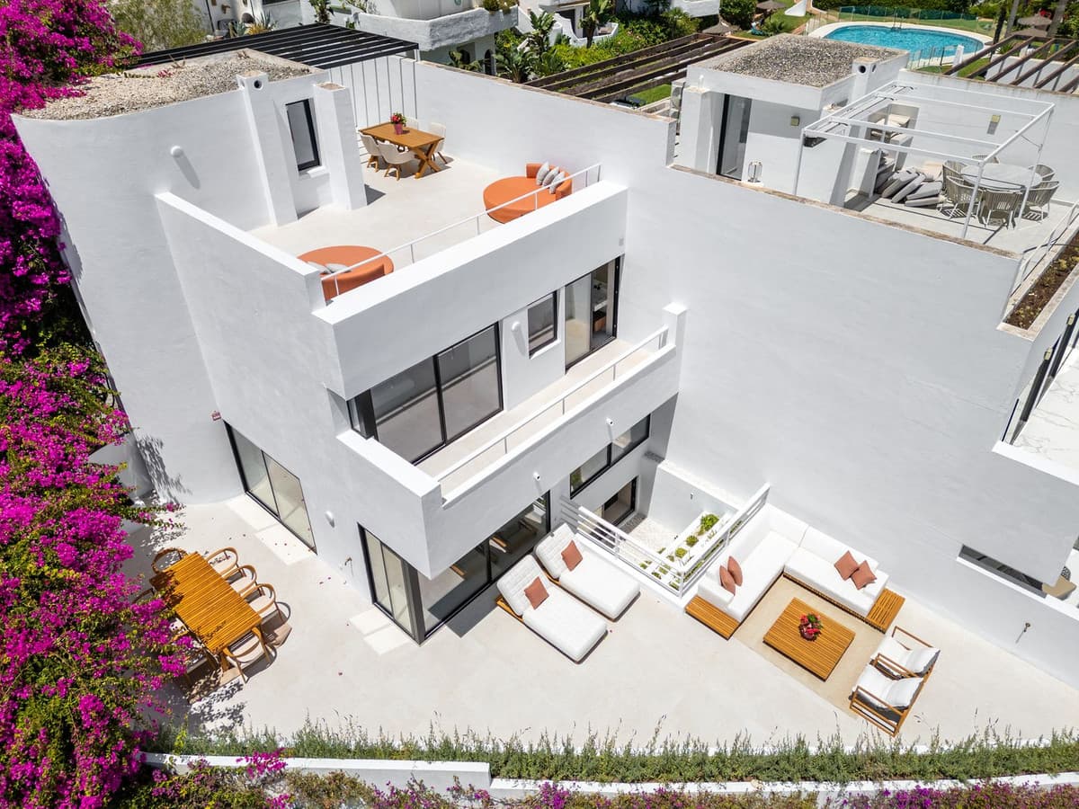 Townhouse in The Golden Mile — photo 2 of 10