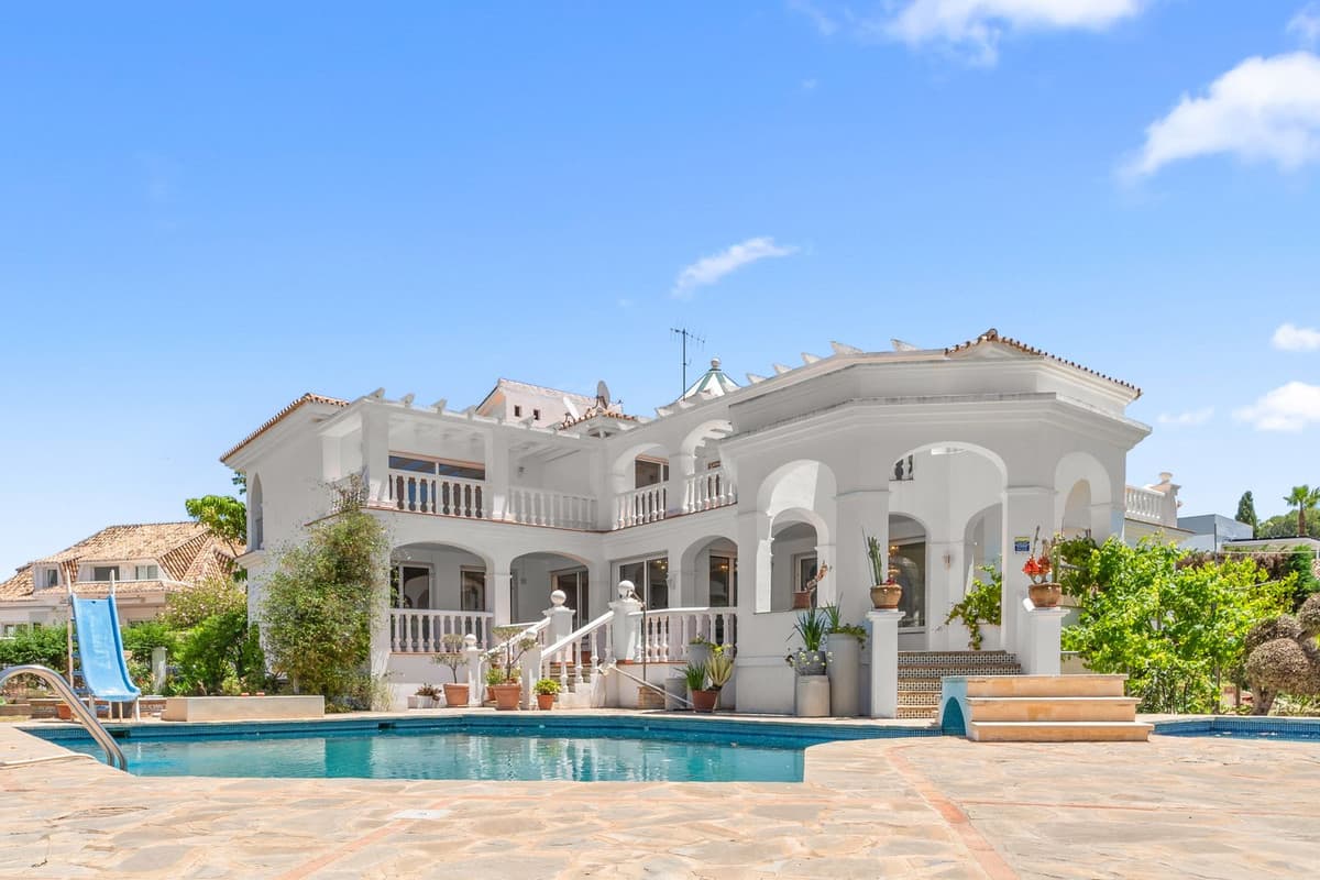 Detached Villa in Torrequebrada — photo 1 of 10
