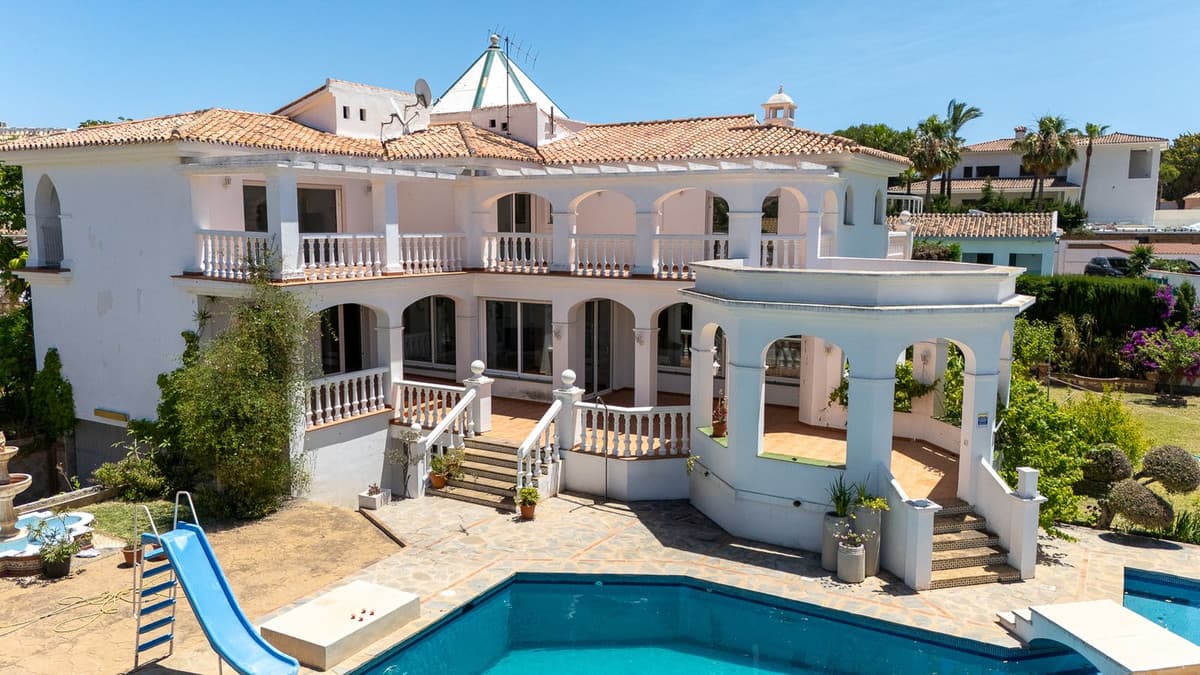 Detached Villa in Torrequebrada — photo 2 of 10