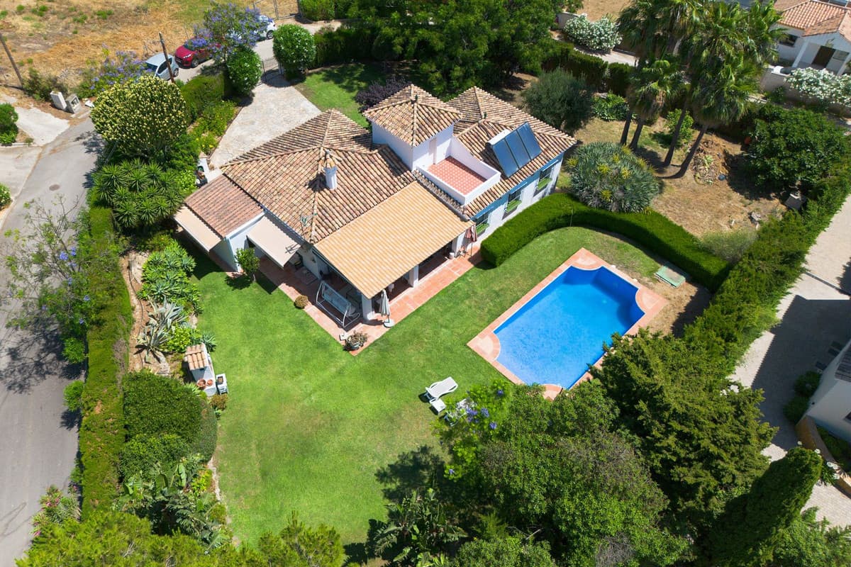Detached Villa in Estepona — photo 3 of 10
