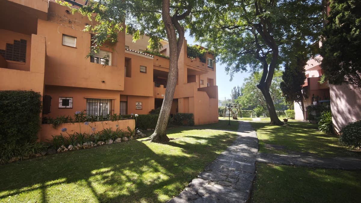 Ground Floor Apartment in Guadalmina Alta — photo 2 of 10