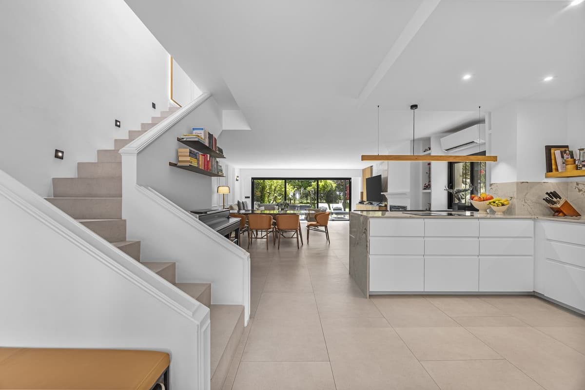 Semi-Detached House in Nueva Andalucía — photo 6 of 10