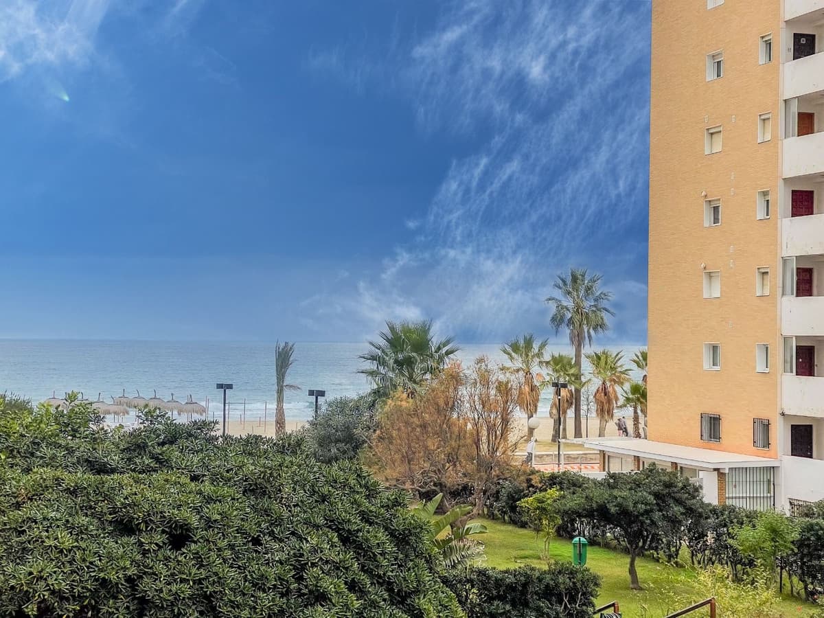 Middle Floor Apartment in Fuengirola — photo 3 of 10