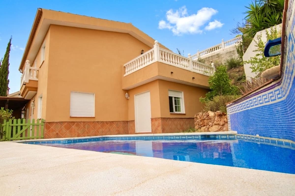 Detached Villa in Coín — photo 1 of 10