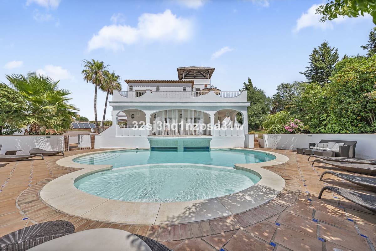 Detached Villa in Estepona — photo 2 of 10