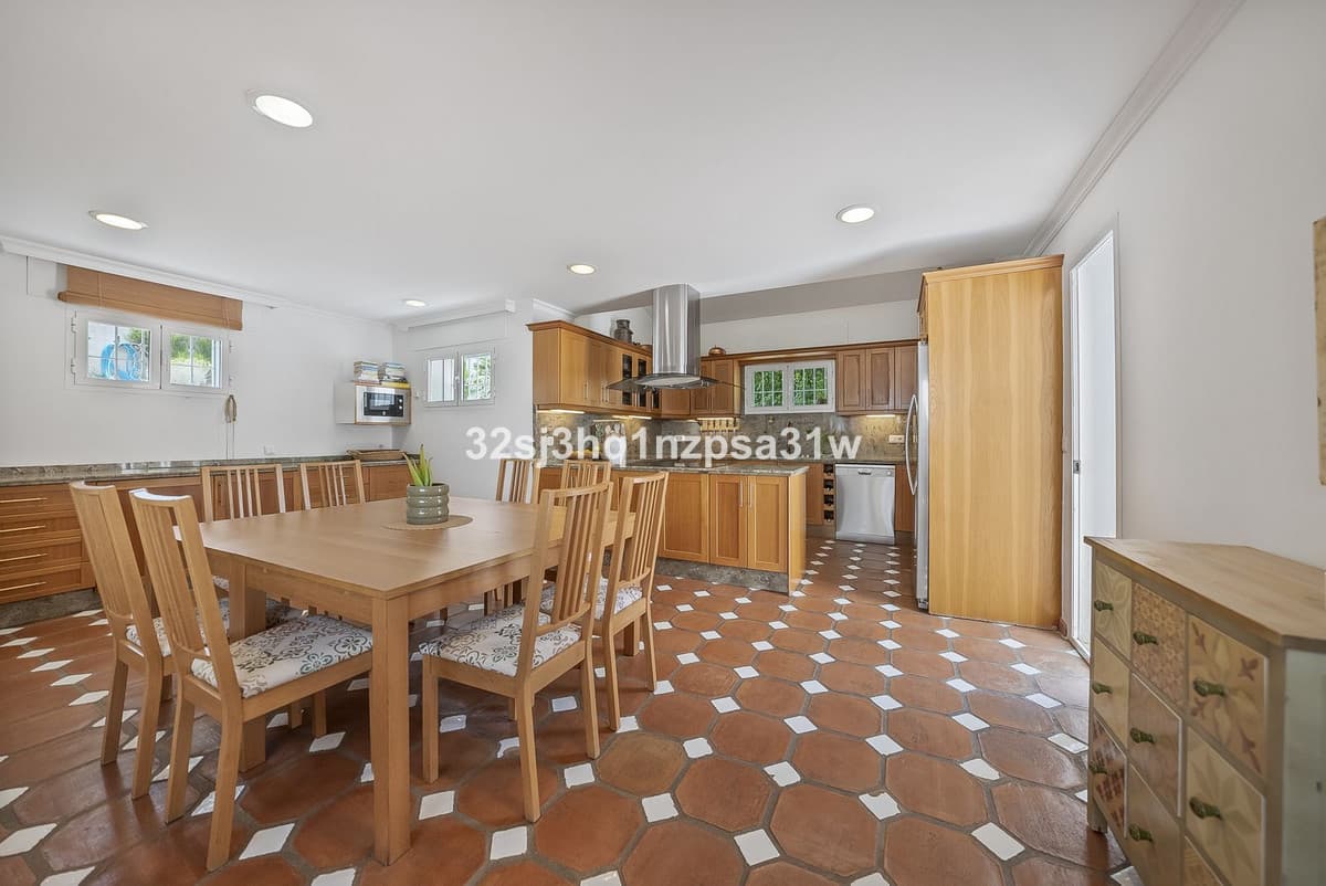 Detached Villa in Estepona — photo 6 of 10