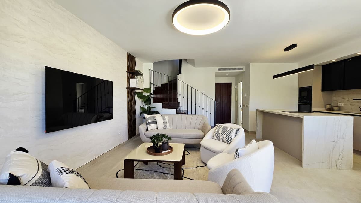 Penthouse Duplex in Nueva Andalucía — photo 3 of 10