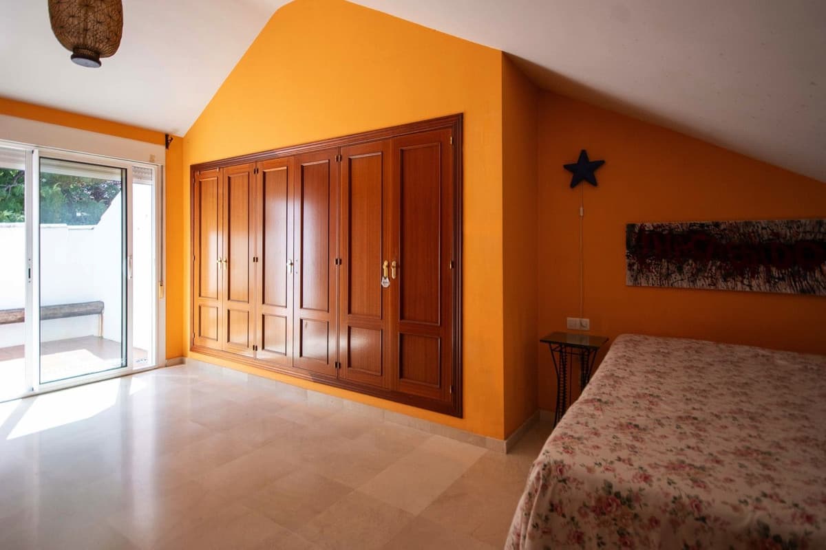 Townhouse in Estepona — photo 6 of 10