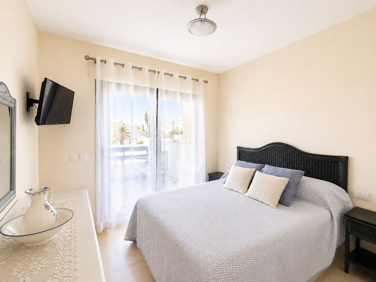 Middle Floor Apartment in Manilva — photo 5 of 10