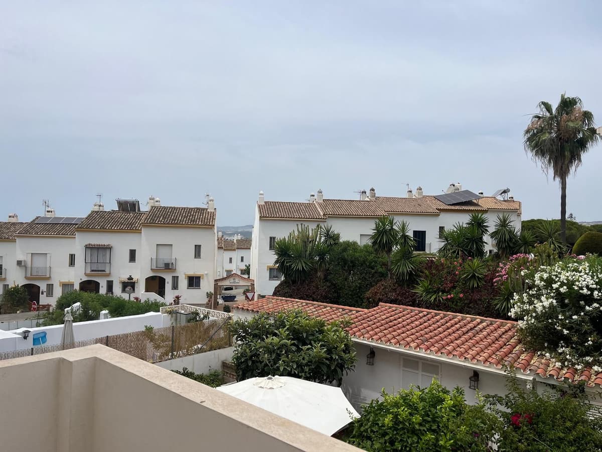 Ground Floor Apartment in Estepona — photo 1 of 10