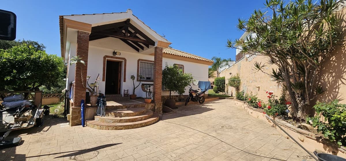 Detached Villa in El Rosario — photo 1 of 10