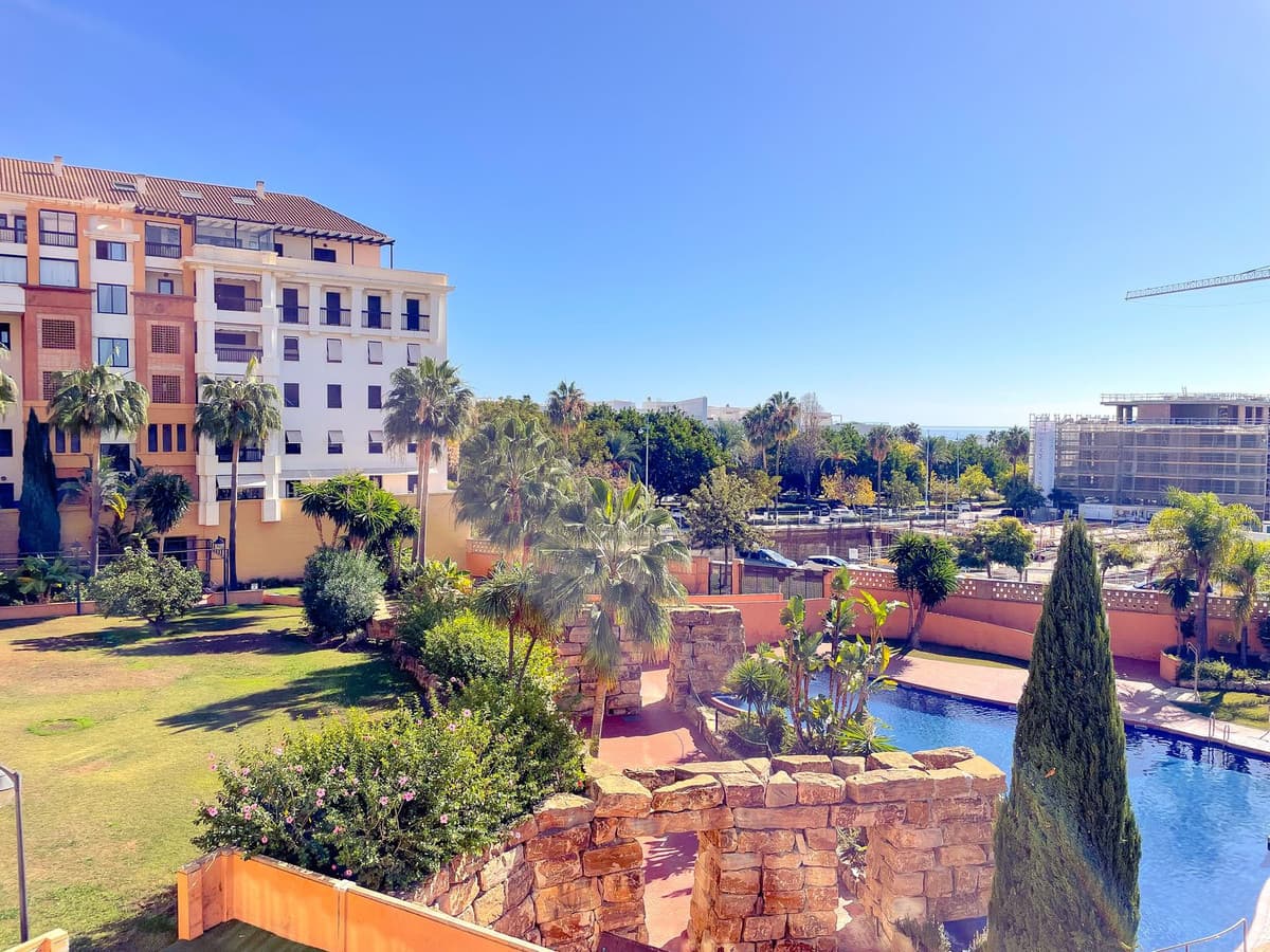 Middle Floor Apartment in San Pedro de Alcántara — photo 1 of 10