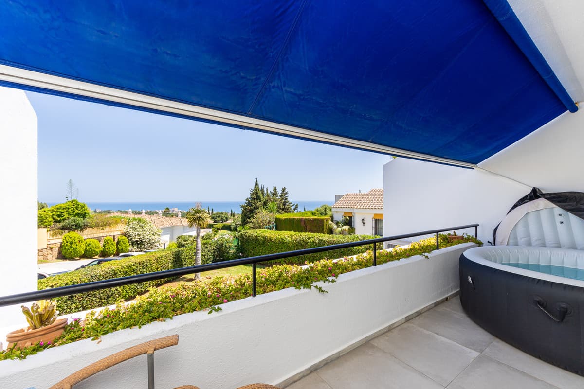 Townhouse in Calahonda — photo 1 of 10