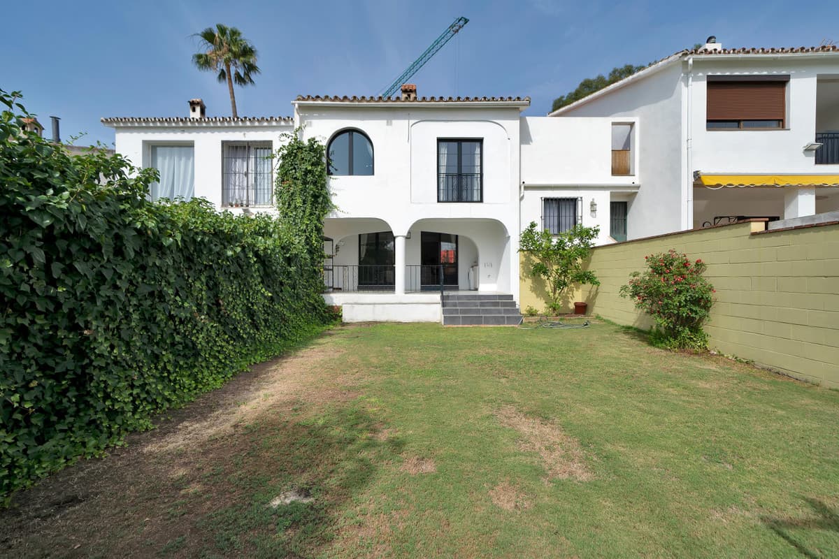 Townhouse in Estepona — photo 2 of 10