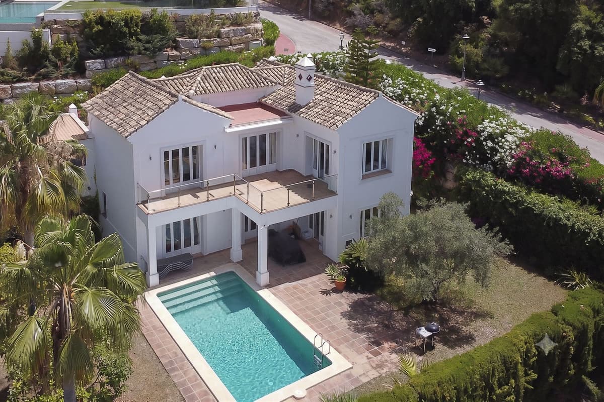 Detached Villa in Istán — photo 1 of 10