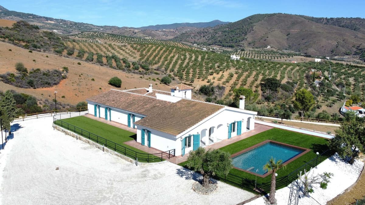 Cortijo in Casarabonela — photo 1 of 10