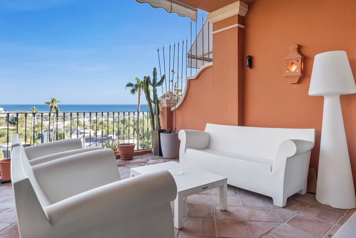 Penthouse Duplex in Monte Halcones — photo 2 of 10
