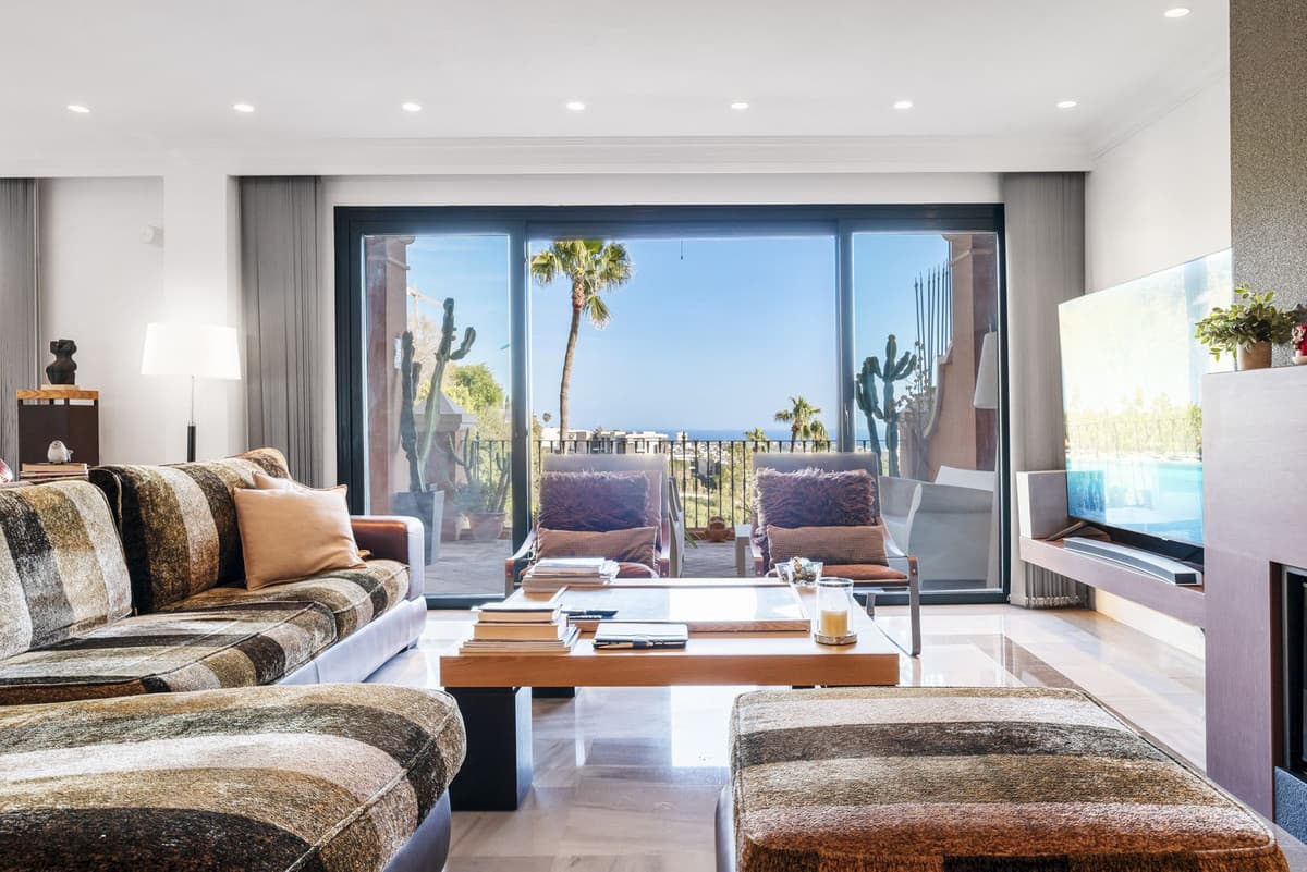 Penthouse Duplex in Monte Halcones — photo 3 of 10
