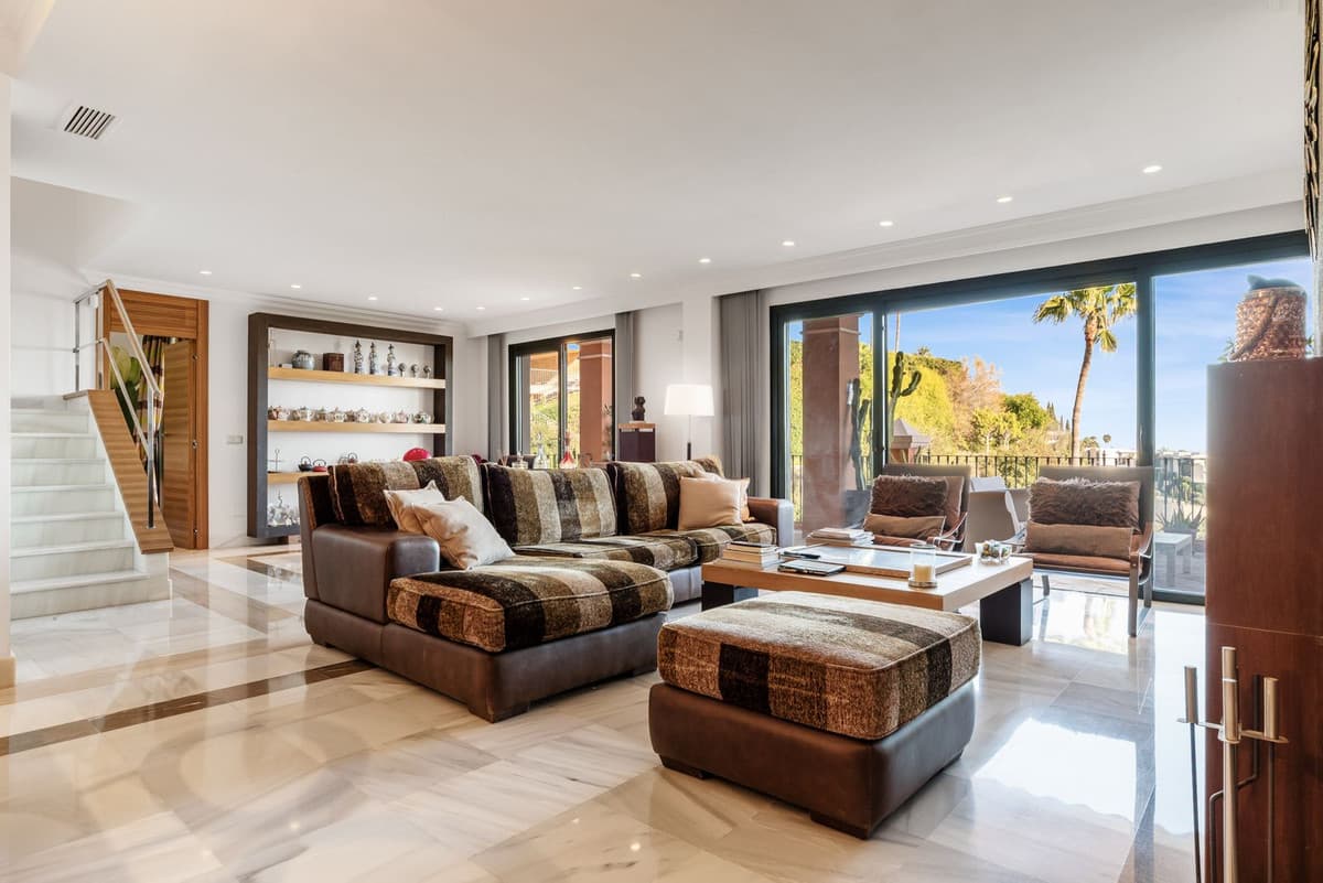 Penthouse Duplex in Monte Halcones — photo 4 of 10
