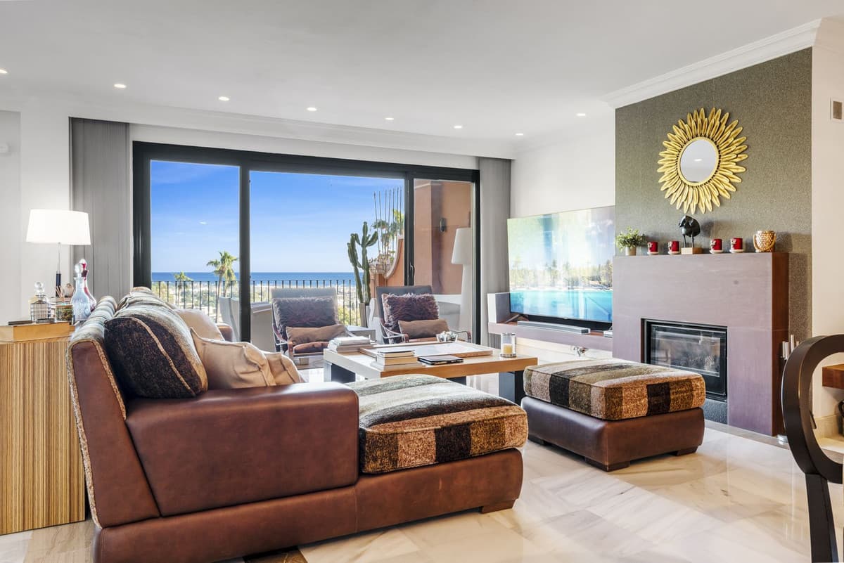Penthouse Duplex in Monte Halcones — photo 5 of 10