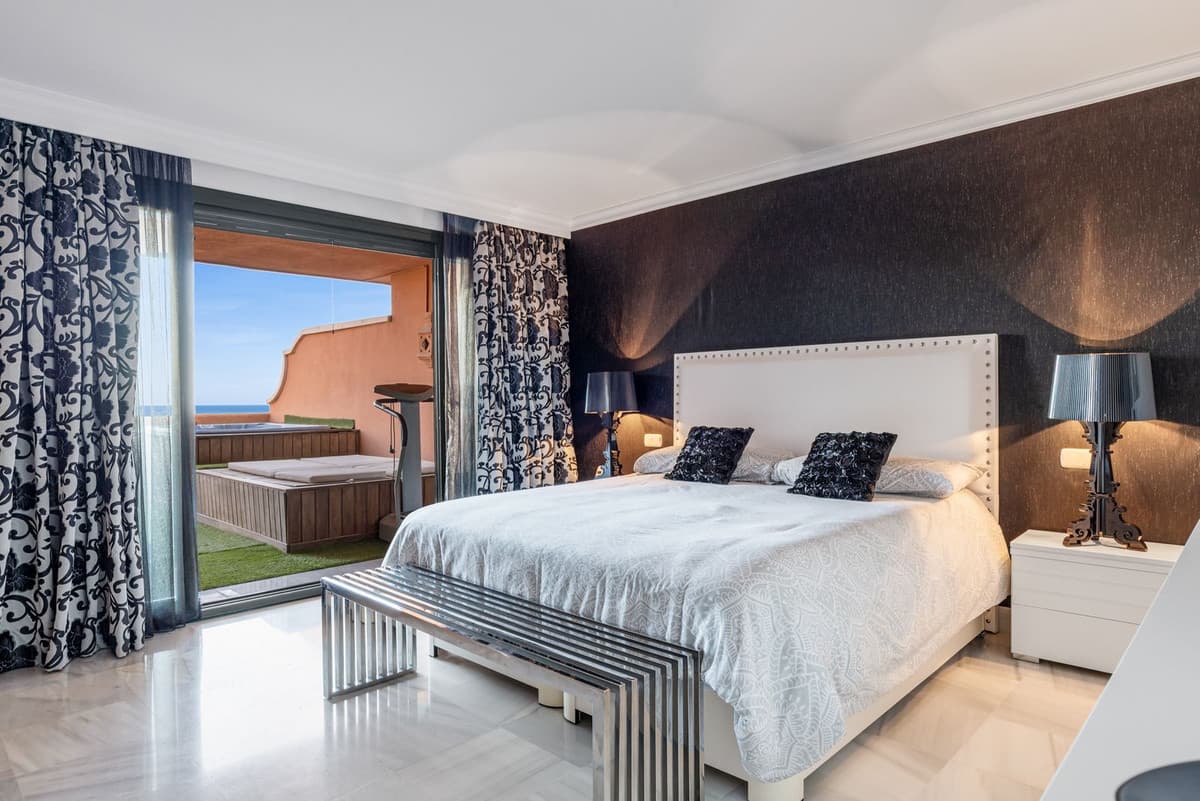 Penthouse Duplex in Monte Halcones — photo 9 of 10