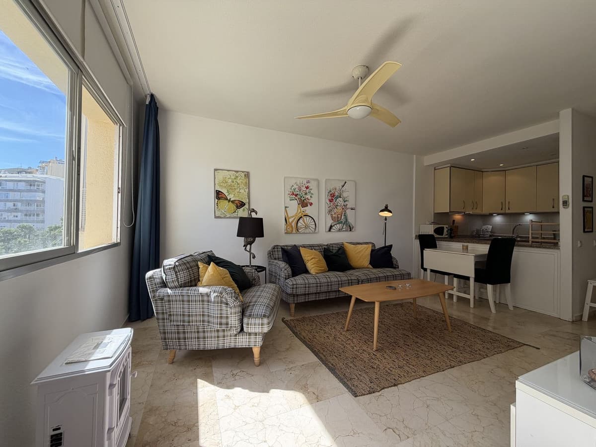 Middle Floor Apartment in Estepona — photo 3 of 10