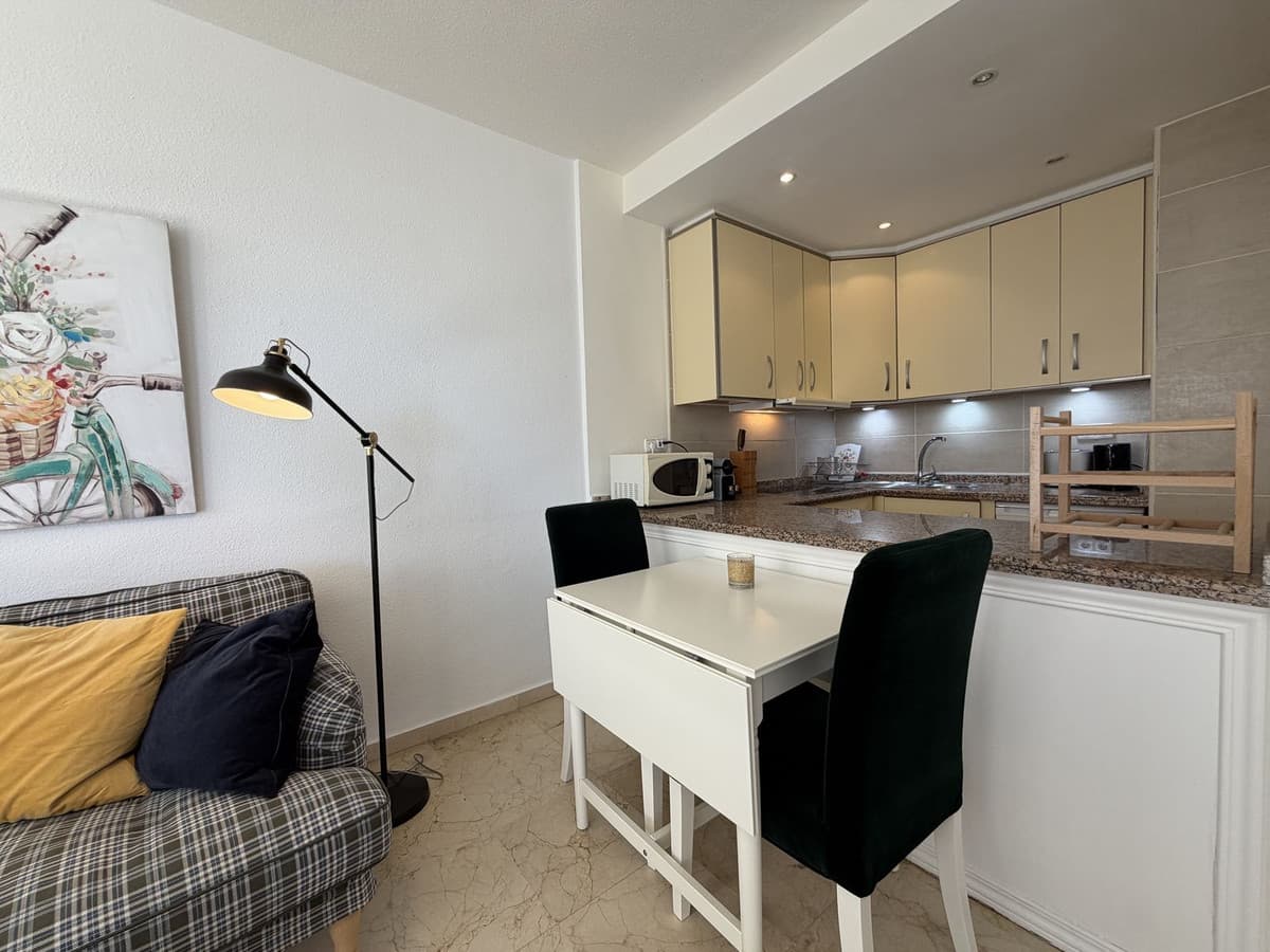 Middle Floor Apartment in Estepona — photo 8 of 10